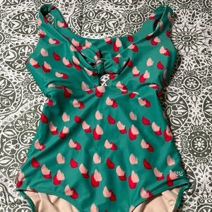Albion Fit Top Knot One Piece - cutest pattern